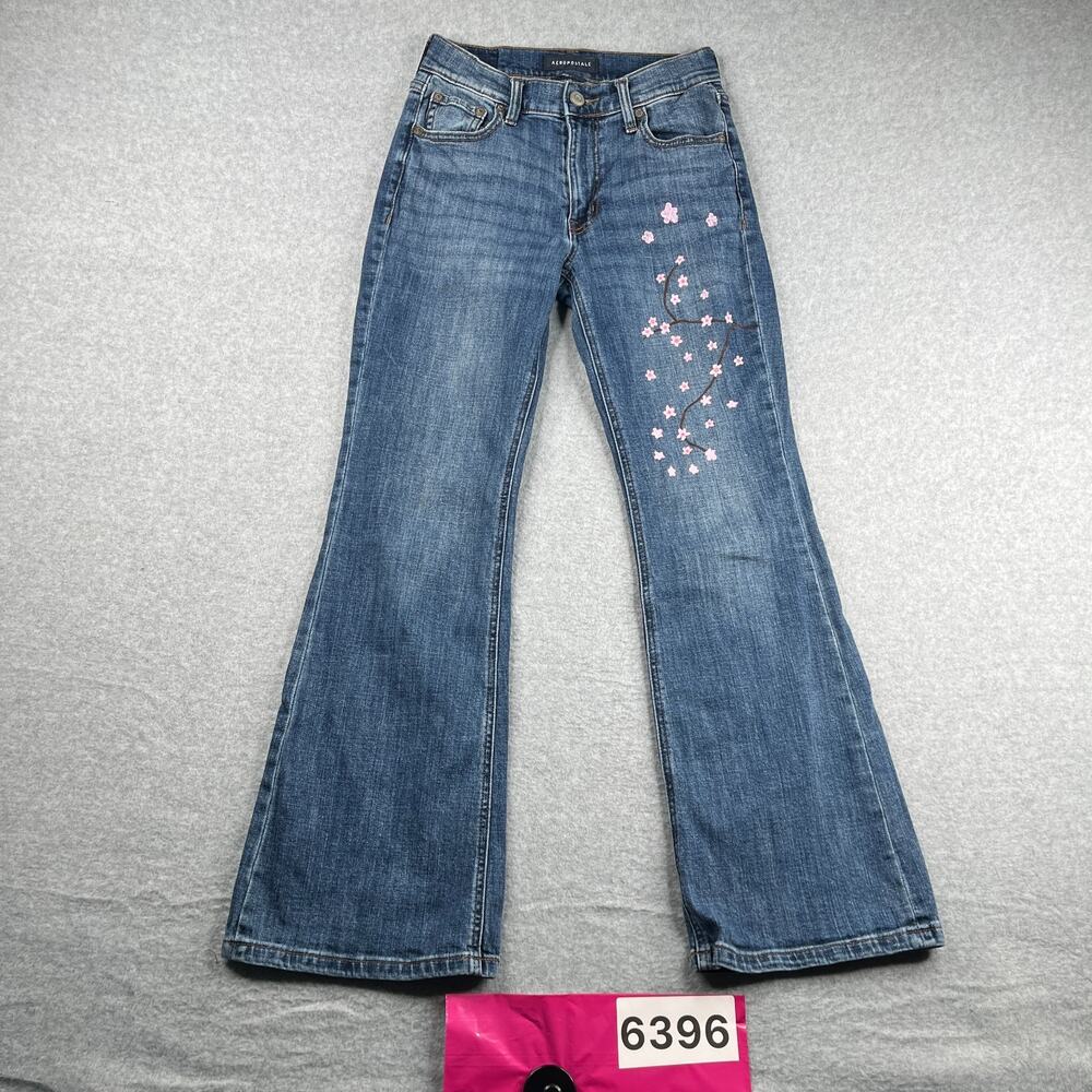 Aeropostale High Rise Flare Denim Jeans Womens Size 2 Short Decorative Flower
